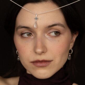 Fiora necklace with moonstone drop